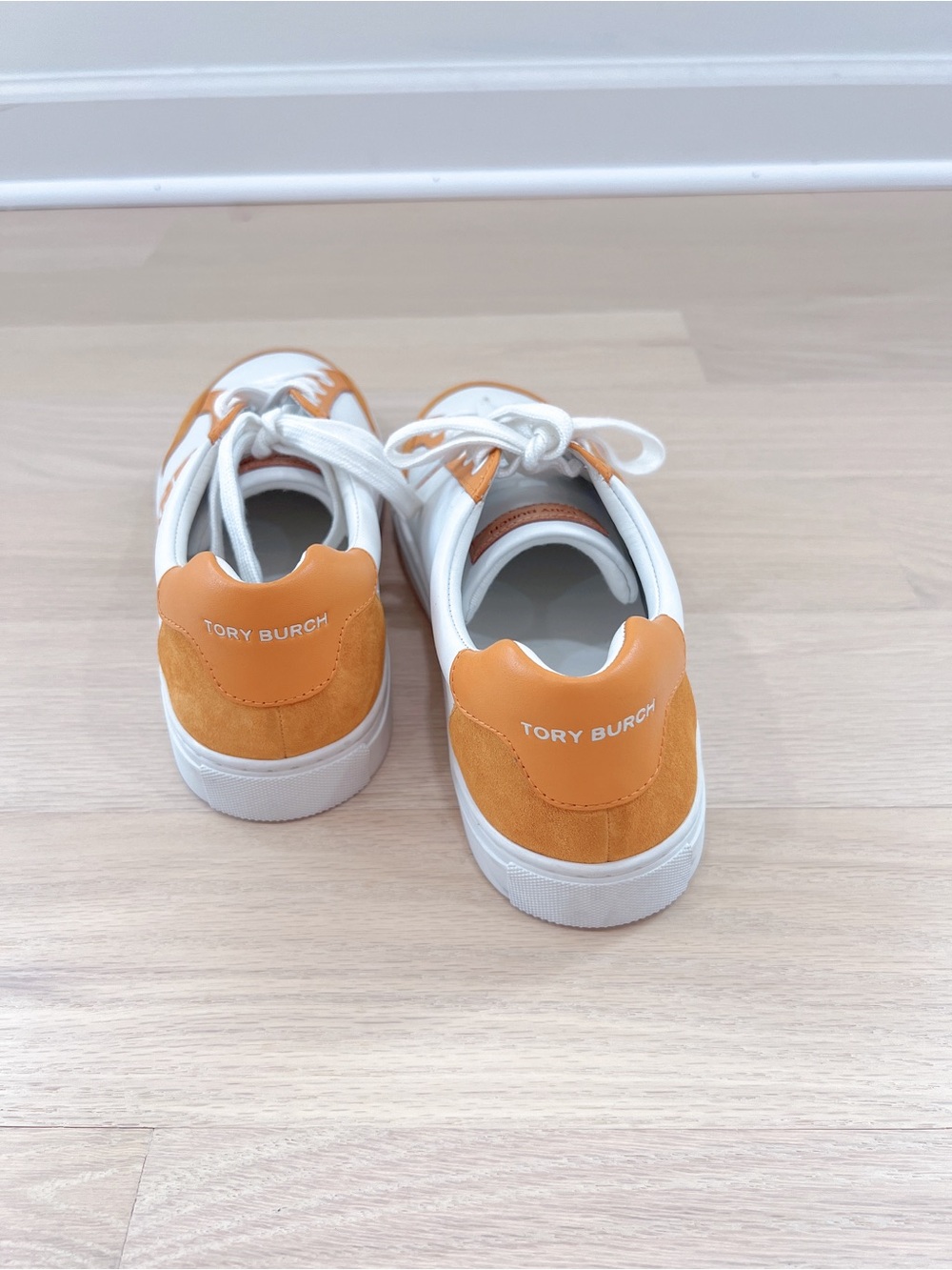 Tory Burch Color Block T Logo Leather Sneakers White Orange Women’s US 10.5 NWT - Picture 9 of 12